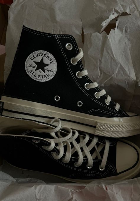 Converse, Tenis, Zapatos, Style, All Star, Pins, Cute Shoes, Shy, Black Aesthetic