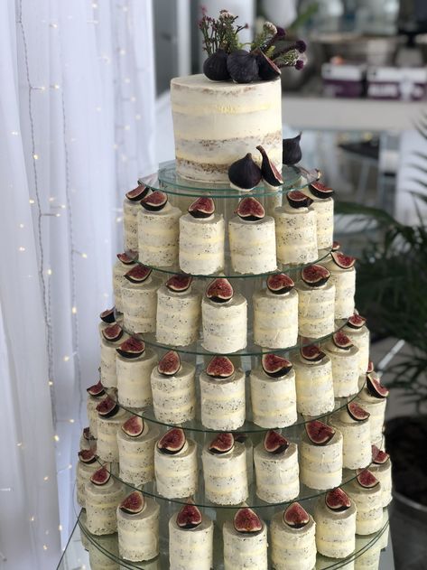 Dessert, Mini Cakes, Wedding Cake Toppers, Wedding Cupcakes, Desserts, Cupcake Wedding Cakes, Individual Cakes, Cake Decorating, Cupcakes