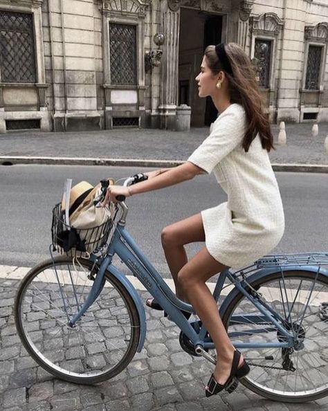 Monica Bellucci, Outfits, Casual, Parisian Chic, Parisian Chic Style, Moda, Parisian Chic Aesthetic, Parisian, Parisienne Chic