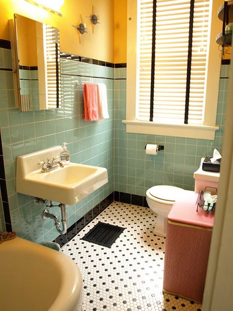 vintage bathroom Dressing Table, Bathroom Interior, Interior, Design, Kitchens, Ikea, Home Décor, White Bathroom, Black Tile Bathrooms