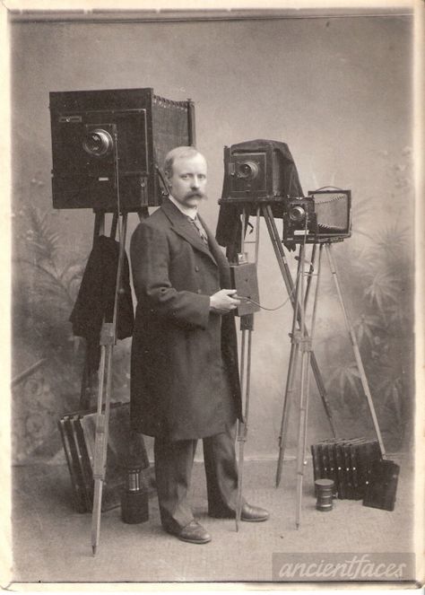 What it looked like to be on the other side of the camera. Photographer Gambier Curtis Reeks taken at the turn of the century. http://www.ancientfaces.com/photo/gambier-curtis-reeks/1292392 Istanbul, Studio, Vintage Photos, Vintage, Daguerreotype, Old Photography, Old Cameras, Old Photos, Great Photographers