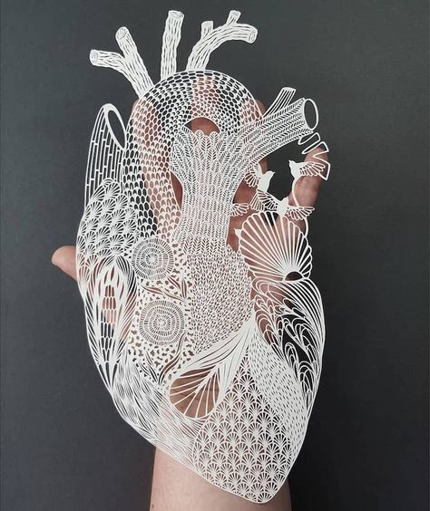 Artist Creates Intricate Cut-Outs From Single Sheet of Paper Art, Papier, Intricate, Basteln, Elaborate, Female Art, Artesanato, Artist, Manualidades