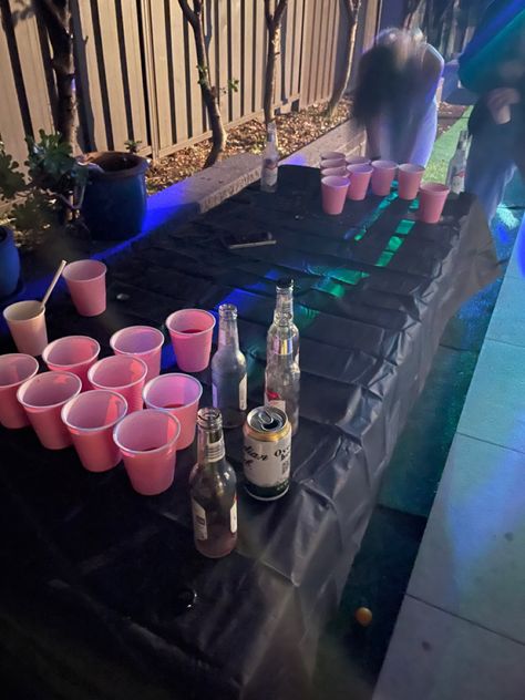 Friends, Party Ideas, Beer Pong, Birthday Drinks Alcohol, Birthday Drinks, 17th Birthday Party Ideas, Adult Party Ideas, Sweet Sixteen Party Ideas Decoration, Sweet Sixteen Parties