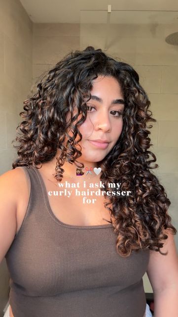 Keisha Kira on Instagram: "This haircut works so well for adding volume and bounce whilst retaining length! 🥰🥰✂️ and also helps encourage more curl definition at my roots 🩷 🩷NAME OF HAIRCUT: rounded perimeter curly hair cut with face framing bangs 🩷 ✨ ROUNDED PERIMETER ✨ U-SHAPE 🧞‍♀️ longer at centre of your back, gets shorter on both sides as you get closer to your face ✨ ROUNDED LAYERS 🧞‍♀️ to avoid a ‘flat back’ 🧞‍♀️ gives a more full and soft overall look 🧞‍♀️ also helps the curls at my crown and close to my root curl a little more as my hair is thicker and heavier here, with a slightly loose curl pattern ✨ GRADUATED LENGTH- FACE TO ENDS 🧞‍♀️ helps blend your bangs into your lengths seamlessly ✨ ✨ FACE FRAMING PIECES/ BANGS If you’re of a similar hair type/thickness/ length Layered Haircuts, Closer, Centre, Instagram, 3a Curls, Curled Hairstyles, Front Hair Styles, Curl Definition, Layered Curly Haircuts