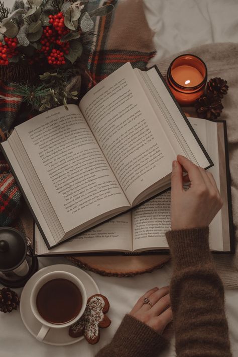 The 22 Books I Enjoyed Reading the Most in 2022 by The Espresso Edition cozy book and lifestyle blog Fotos, Resim, Aesthetic Pictures, Fotografie, Christmas Aesthetic, Fotografia, Vibes, Cozy Aesthetic, Insta