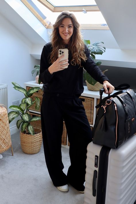 7 Stylish airplane outfits + inspo for comfy women’s travel outfits - The Travel Hack Seattle, Wanderlust, Outfits, Dubai, Manila, Airplane Outfit Cold To Warm, Comfy Plane Travel Outfit, Comfy Travel Outfit Long Flights, Comfy Travel Outfit