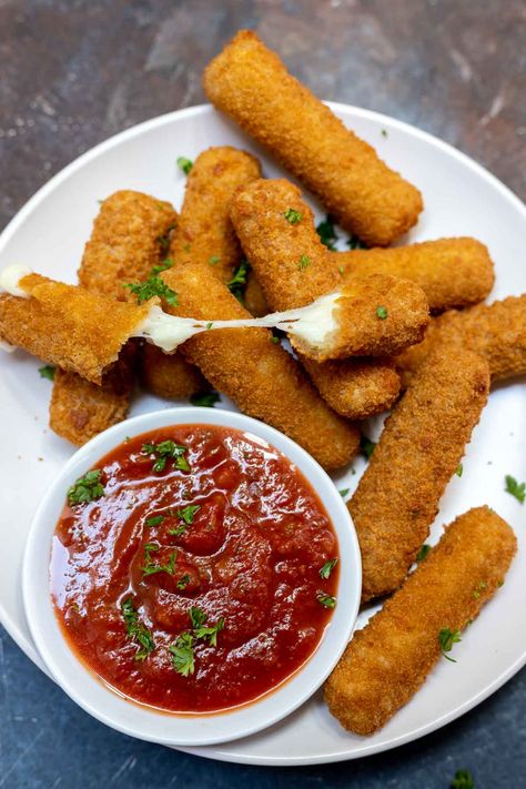 Snacks, Air Fryer Recipes, Fryer, New Air Fryer Recipes, Quick And Easy Appetizers, Melted Cheese, Mozzarella Sticks, Appetizers Easy, Appetizer Snacks