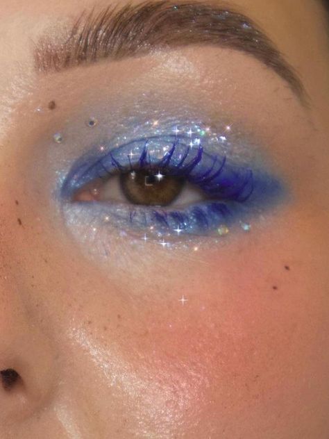 blue eye makeup with glitter Eyes, Eyeliner, Face, Maquillaje De Ojos, Full Face Makeup, Maquillaje, Maquiagem, Haar, Stunning Makeup