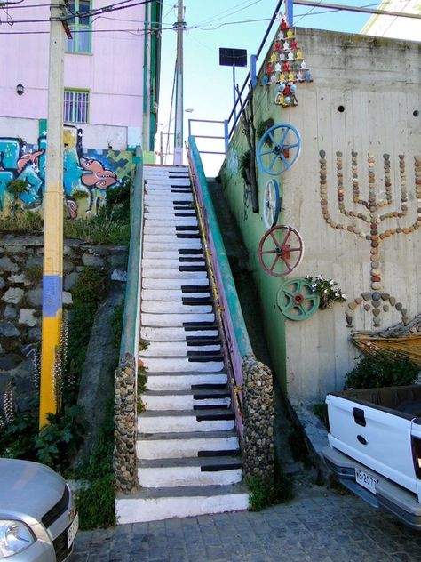 Street Art Graffiti, 3d Street Art, Street Artists, Design, Street Art, Amazing Street Art, Stairways, Painted Stairs, Painted Staircases