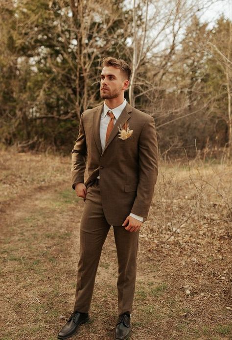 Fall wedding outfits for men 15 ideas: Step up your style this season Boho Chic, Boho, Groom Attire, Wedding Outfit Men, Brown Suit Wedding, Wedding Suits Men, Costume, Hochzeit, Groom Wedding Attire