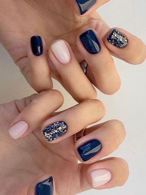 fall Korean nails: dark blue and milky white short nails with glitter Fall Gel Nails, Autumn Nails, Trendy Nails, Nail Color Combos, January Nail Designs, Chic Nails, Nails Inspiration, Nail Colors, Cute Nails