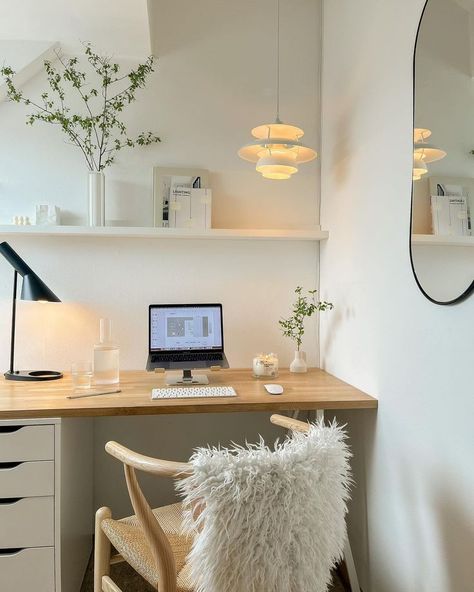 Organize and store your office necessities at the corner of your room. Here, you need to apply perfect lighting to avoid dark. This place will go to be one of your favorite places. Small Corner Home Office Decor from @drellsky.home Ideas, Decoration, Home, Inspiration, Inspo, Deco, Inredning, Interieur, Bedroom Interior