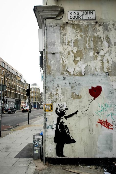 A Banksy is seen in London, England on Dec. 12, 2004. Street Art, Andy Warhol, Graffiti, Street Art Graffiti, Street Artists, Banksy Graffiti, Banksy Artwork, Banksy Art, Banksy