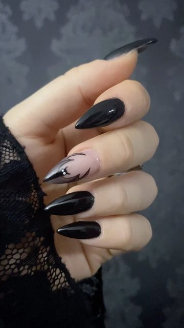 Outfits, Punk, Goth Nails, Gothic Nails, Gothic Nail Art, Goth Nail Art, Vampire Nails, Grunge Nails, Claw Nails