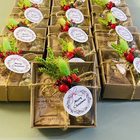Bulk Christmas Gifts Xmas Gifts Christmas Sweets Chocolate - Etsy UK Candle Favor, Personalized Candle Favors, Merry Christmas Tags, Personalized Candle, Holiday Favors, Engagement Favors, Bridesmaid Favors, Wooden Candle, Floral Candle
