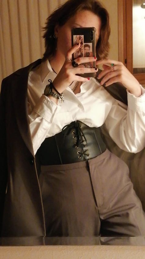 Outfits, Edgy Outfits, Modern Corset Outfit, Vintage Corset Outfit Aesthetic, Corset Outfit Aesthetic, Corset Aesthetic, Corset Belt Outfit, Corset Outfit, Outfit With Corset
