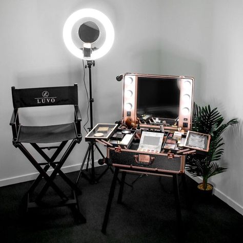 These days, one scroll through Instagram will have anyone dreaming of becoming a makeup artist. That said, becoming a top makeup artist takes some serious work, passion and dedication. Luckily, there are some simple steps that you can follow to help you along your way. Here are our top 10. Instagram, Design, Makeup Studio Ideas, Makeup Artist Room, Makeup Studio Decor, Makeup Salon Ideas, Makeup Room Design, Makeup Artist Chair, Makeup Studio