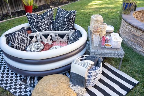 Halloween, Valentine's Day, Camping, Outdoor, Outdoor Movie Night Seating, Outdoor Movie Night Ideas Seating, Diy Backyard Movie Night, Outdoor Movie Theater Backyard, Outdoor Movie Party