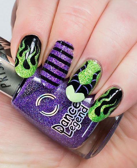 Maleficent from Sleeping Beauty Halloween manicure. Manicures, Disney Nails, Nail Arts, Nail Art Designs, Disney Manicure, Halloween Nail Art, Halloween Nail Designs, Maleficent Nails, Super Nails