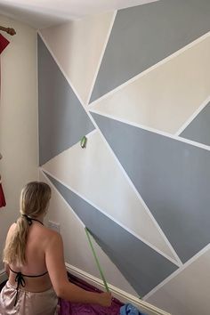 How to paint a geometric wall in a teenagers bedroom. This tutorial explains step by step how to do DIY paint decor using geometric shapes and frog tape. We used a grey and cream colour scheme for a cool bedroom wall ideas. Interior, Design, Geometric Wall Paint, Wall Paint Patterns, Wall Paint Designs, Wall Painting Decor, Geometric Wall, Wall Paint Colors, Wall Design