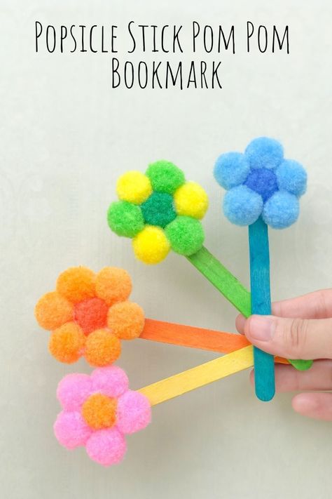This easy popsicle stick pom pom bookmark is a great (and cheap!) way to give your kids a fun craft to make this summer! Pre K, Popsicle Stick Crafts For Kids, Diy Popsicle Stick Crafts, Popsicle Crafts, Kids Popsicle Stick Crafts, Popsicle Stick Art, Pom Pom Crafts, Easy Crafts For Toddlers, Diy Crafts For Kids Easy