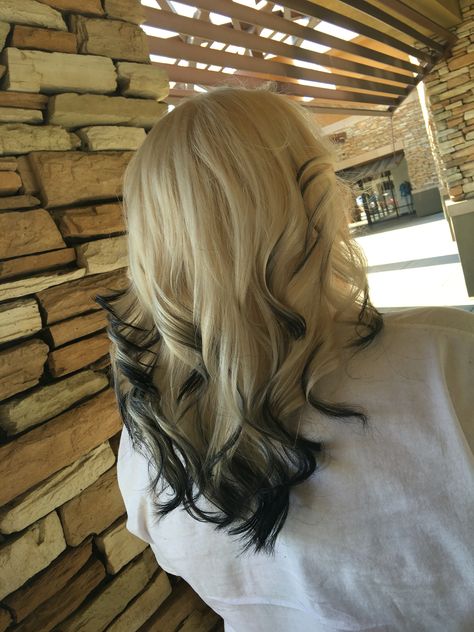 Emo Style, Platinum Hair Color, White To Black Hair, Platinum Blonde Hair, Black Ombre, Blonde Roots Black Ends, Black Roots Blonde Hair, Black To Blonde Hair, White Blonde Hair