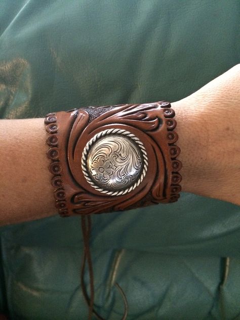 Leather Craft, Bijoux, Hand Tooled Leather, Tooled Leather, Leather Tooling, Handmade Leather Work, Handmade Leather Bracelets, Leather Wrist Cuff, Leather Jewelry Making