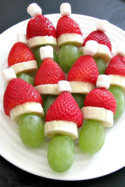 Lots of fun Christmas breakfast ideas that your kids will love! Grinch fruit kabobs and lots of other ideas. #christmasbreakfast #christmasideas #healthychristmasfood #healthysnacks #christmassnacks Natal, Brunch, Christmas Appetizers, Ideas, Christmas Cooking, Christmas Dinner, Christmas Food, Christmas Brunch, Christmas Treats