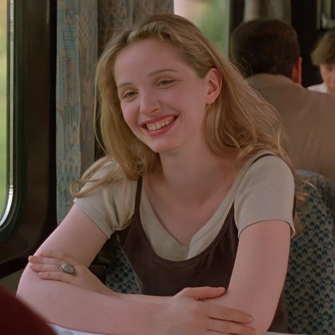 People, 90s Fashion, Julie Delpy, French Actress, Actors, The Sweetest Thing Movie, Iconic Movie Characters, Pretty People, Romcom Movies