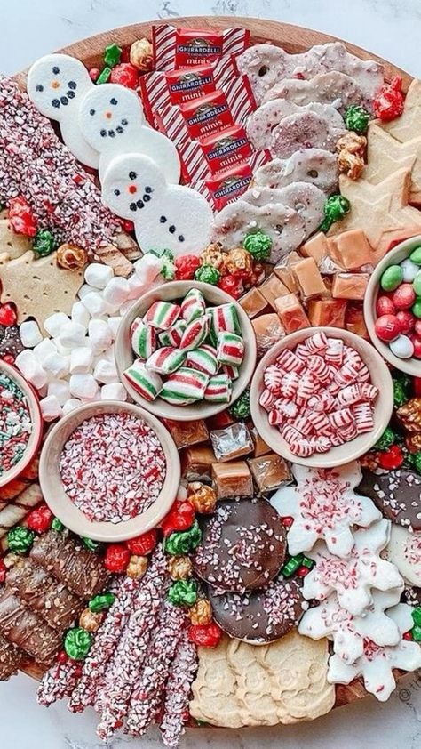 Snacks, Dessert, Christmas Appetizers, Hot Cocoa Bar, Holiday Hot Cocoa Bar, Christmas Hot Chocolate, Christmas Charcuterie Board Ideas Holidays, Christmas Sweet Charcuterie Board, Christmas Cheese Boards