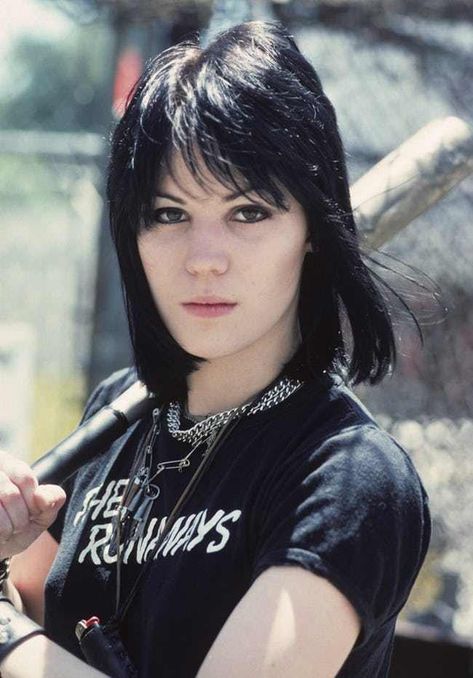 SENMISSIN   Young Joan Jett in Black T-Shi... is listed (or ranked) 1 on the list 30 Pictures of Young Joan Jett