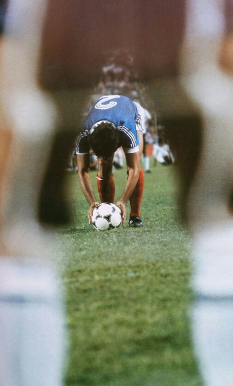 Manuel Amoros 1982 WC Semi Final penalty shootout. Instagram, Sport Soccer, Football Photography, Sports Photography, Soccer Photography, Soccer Team, Sports Photograph, Sports Photos, Sport Photography