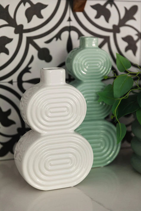 The Zhuri and Zoel Ceramic Vases paired together for a modern look. Coil Pottery, Pottery Handbuilding, Ceramics Ideas Pottery, Ceramics Projects, Pottery Vase, Ceramic Pottery, Diy Ceramic, Ceramic Vases, Pottery Patterns
