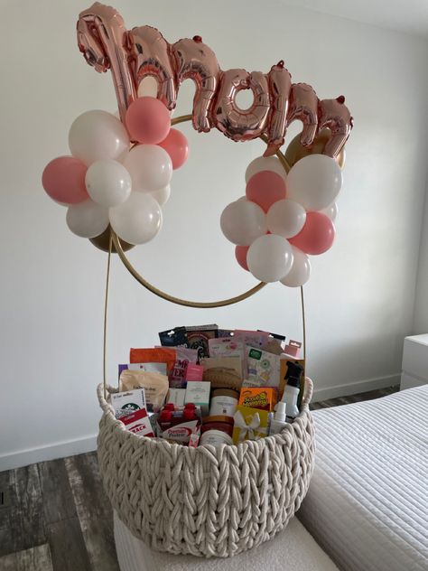 Diy, Valentine's Day, New Mom Gift Basket, Gift Ideas For Mum, Presents For Mom, Gifts For Mum, Mom Birthday Gift, Mothersday Gift Ideas, Gifts For Mom