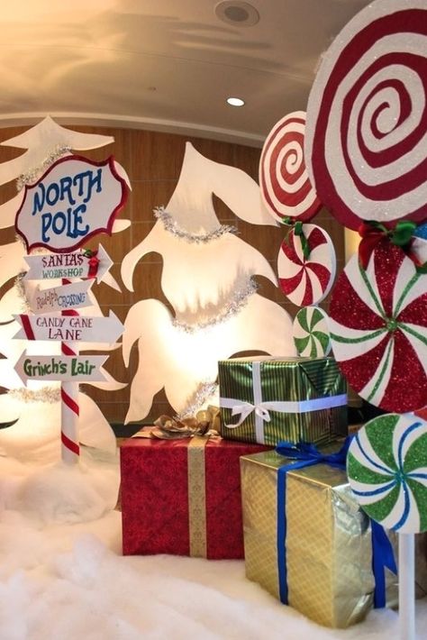 Whoville Christmas, Grinch Christmas Decorations, Christmas Parade, Grinch Christmas, Christmas Fun, Outdoor Christmas, Fun Christmas Decorations, Christmas Parade Floats, Ward Christmas Party