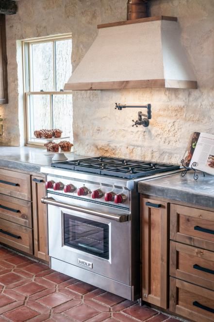 The existing stone wall backsplash, one of the kitchen's vintage and distinctive features, was retained. New Kitchen, Kitchen Backsplash, Kitchen Remodel, Kitchen Flooring, Southwest Kitchen, Ranch House, Kitchen Colors, Wood Kitchen Cabinets, Home Kitchens