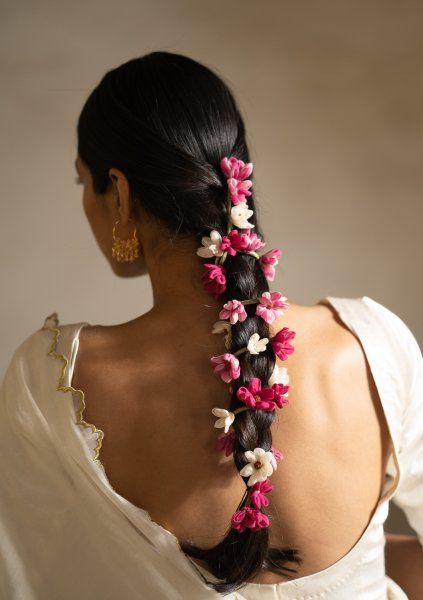 Bridal Hair, Balayage, Indian Hairstyles, Flower Hair Accessories, Flowers In Hair, Pretty Hairstyles, Hairdo, Gaya Rambut, Haar