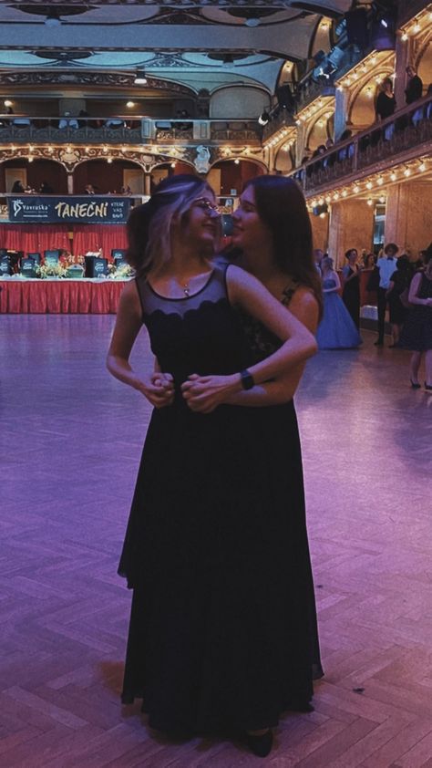 Lesbian Couple Prom, Couple Prom, Lesbian Marriage, Couple Goals, Couple Pictures, Couple Aesthetic, Cute Lesbian Prom Pictures, Lesbian Love, Lesbian Prom Pictures