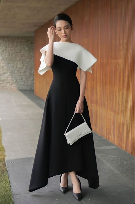 [Ad] 59 Most Pinned Black Dress Outfit Classy Elegant Formal Hacks To Check Out #blackdressoutfitclassyelegantformal Couture, Mode Wanita, Girl, Blond, Style, Giyim, Women, Korean Fashionista, Elegant