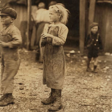 Bertha, One Of The Six-Year Old Shuckers. Began Work At 4 A.m. Maggioni Canning Co. Location: Port Royal, South Carolina Vintage Photos, Dorothea Lange, South Carolina, American Children, Poor, Olds, Child Labor, American, Old Photos
