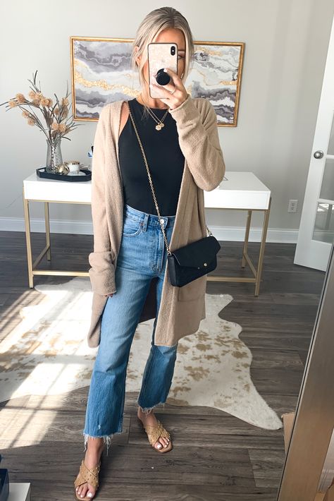 Casual Chic, Shorts, Capsule Wardrobe, High Waisted Jeans Outfit, Body Suit Outfits, Wide Leg Pants Outfit, Office Outfits Women Casual, Dressy Casual Outfits