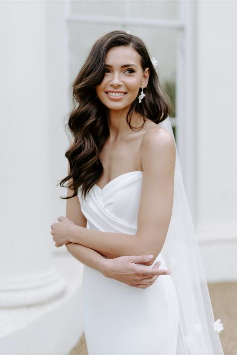 Beautiful Lilah 💗
Creative Director: @clairedomonteweddings
Photography: @chloeelyphotography
Accessories: @viviembellishbridal Bridal Hair, Make Up, Haar, Bride Makeup, Asian Bridal Hair, Makeup, Hair Inspiration, Bride Hairstyles, Hochzeit
