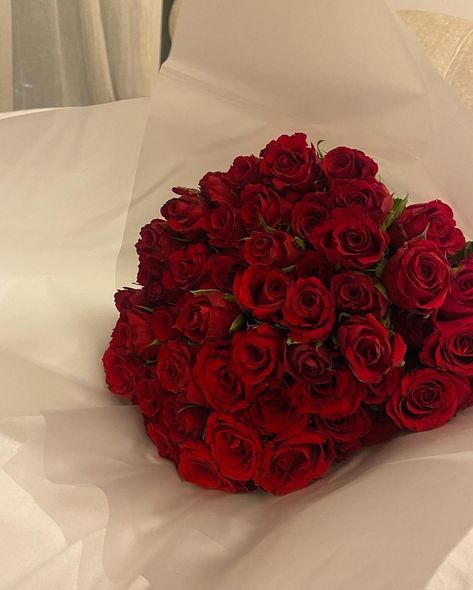 Bouquets, Red Roses, Red Flowers, Red Roses Wallpaper, Dark Red Roses, Red Rose Bouquet, 100 Red Roses, Rose Bouquet, Single Red Rose
