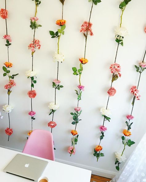 Decoration, Flower Wall Backdrop Diy, Diy Flower Wall, Flower Wall Backdrop, Hanging Flower Wall, Flower Wall Decor, Diy Wall Hanging, Hanging Garland, Flower Garland Diy
