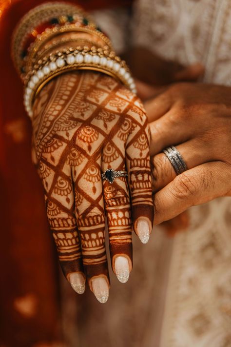 Bollywood Wedding, Outfits, Ideas, Henna Designs, Indian Engagement, Indian Bride, South Indian Wedding, Indian Bridal Photos, South Indian Wedding Hairstyles