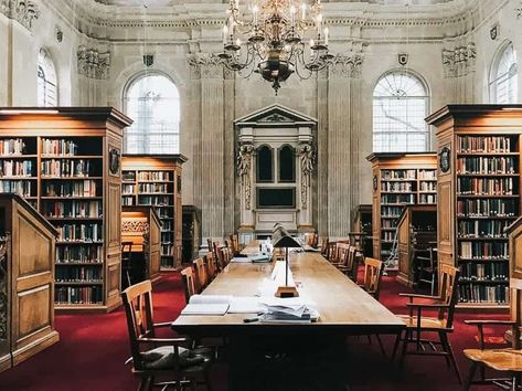 Inside Eight of Oxford University’s Most Beautiful Libraries Colleges, Architecture, England, Oxford, College Library, Oxford Library, Library Study Room, Old Libraries, Boarding School Aesthetic