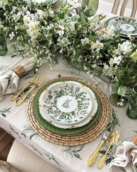 Decoration, Spring Table Decor, Spring Easter Decor, Blue And White Table Setting, Spring Decor, Green Table, Table Setting Decor, Easter Table, Beautiful Table Settings