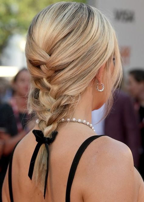 Best Celebrity French Braids: Kate Hudson's Soft And Tied French Braid | Celeb Hairstyles 2017 Plait Styles, Braided Hairstyles, Vogue, French Braid, French Braid Hairstyles, Braid Styles, Braided Hairstyles For School, Braided Hairstyles Easy, Cool Braid Hairstyles
