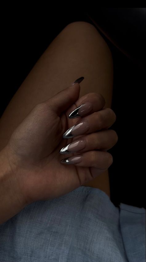Nail inspo nail art chrome nails silver French tip Prom, Black Chrome Nails, Chrome Nails, Chrome Nail Polish, Chrome Nails Silver, Holographic Nails, Chrome Nails Designs, Mettalic Nails, Black Silver Nails
