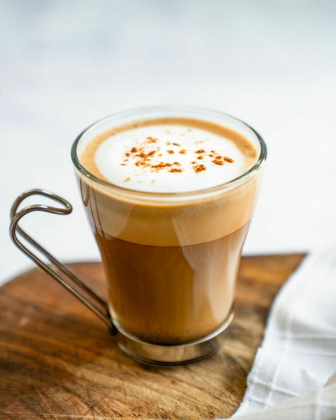 Coffee Recipes, Matcha, Espresso Drinks, Coffee Creamer, Coffee Latte, Coffee Drinks, Coffee Drink Recipes, Tea Latte, Cafe Latte